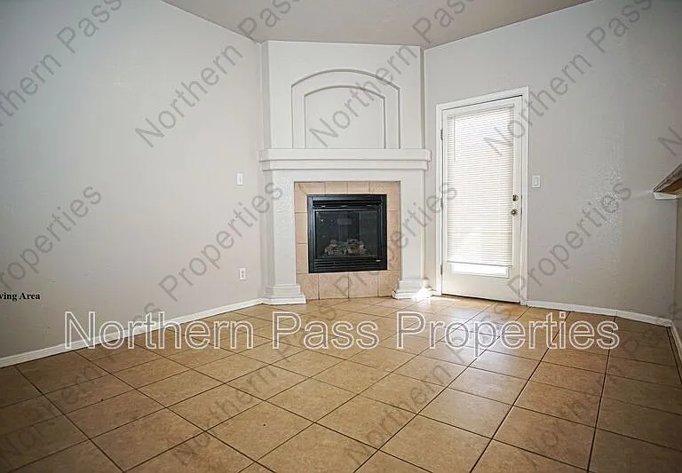 528 Green Village Ct #B — Photo 5