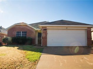 605 Pineview Ln, Fort Worth, TX 76140