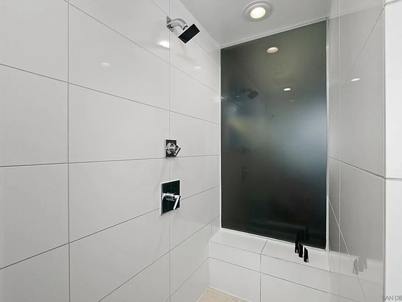 5th image of 207 5th Ave #943