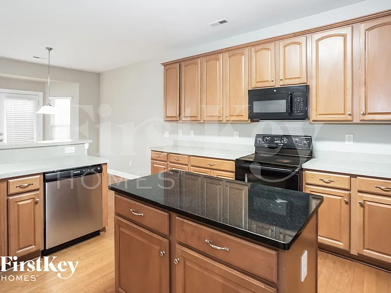 1504 Aries Ln — Photo 9