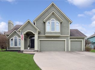 101 NE Misty Meadow Ln, Lees Summit, MO 64064