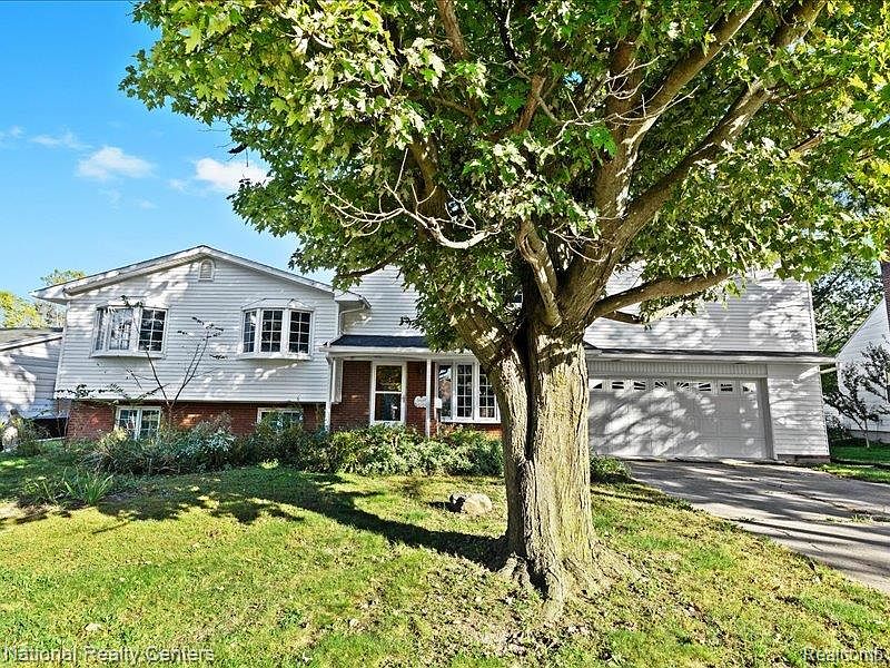 1st image of 33195 Swallow Dr