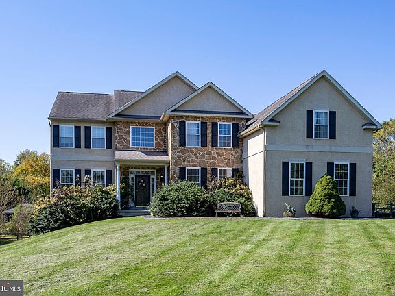 3rd image of 21 Camberly Ct