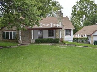 7403 NW Tomahawk Ln, Platte Woods, MO 64151