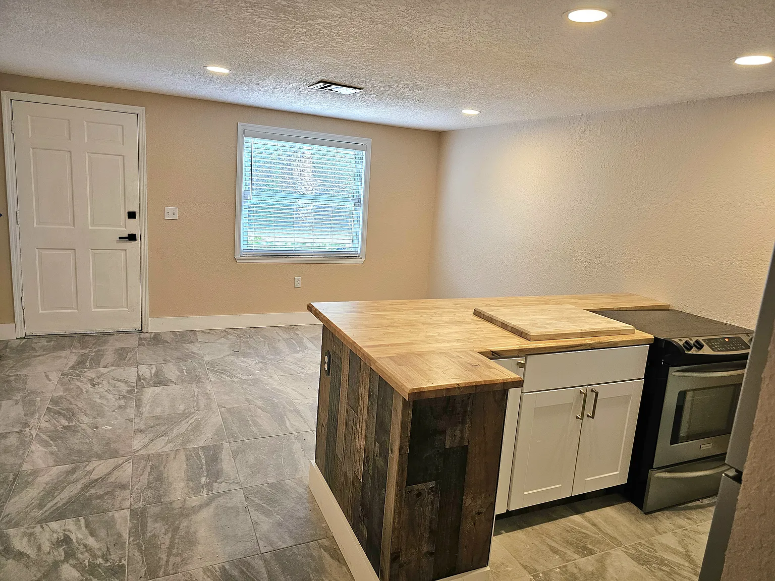 2 bed, 722 sqft, $1,400 — Photo 3