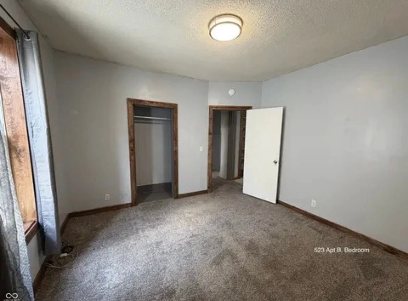 Updated one bedroom, one bathroom apartment. All utilities included (electric, gas, water, trash) — Photo 4
