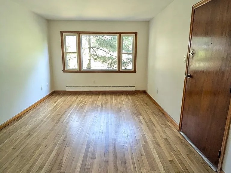 2876 E Main St — Photo 4