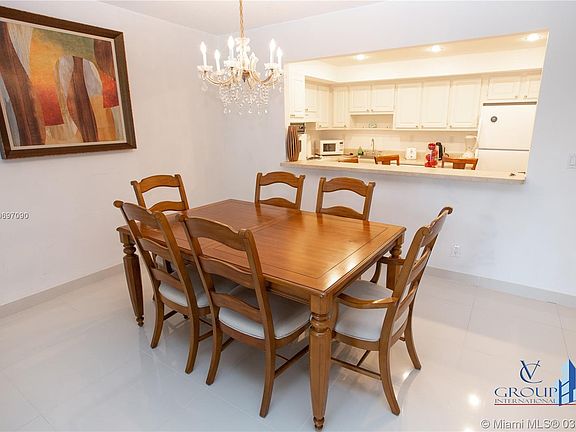 4th image of 19370 Collins Ave APT 322