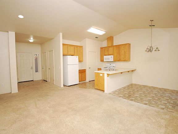 2nd image of 610 Pearl Pl APT D