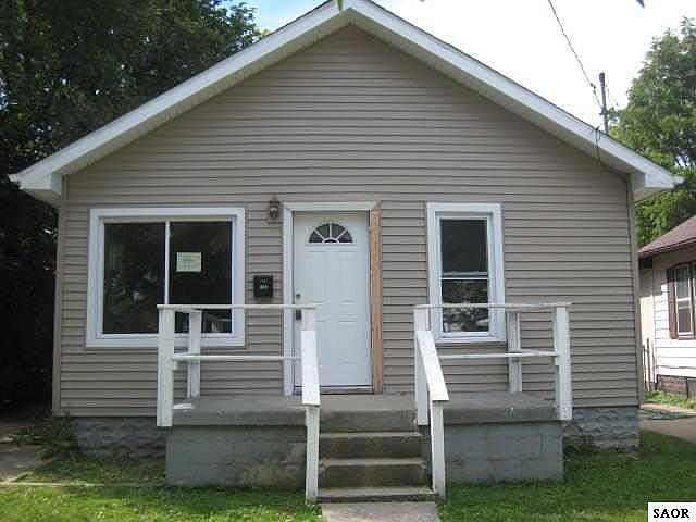 1st image of 849 N Alvord Ave