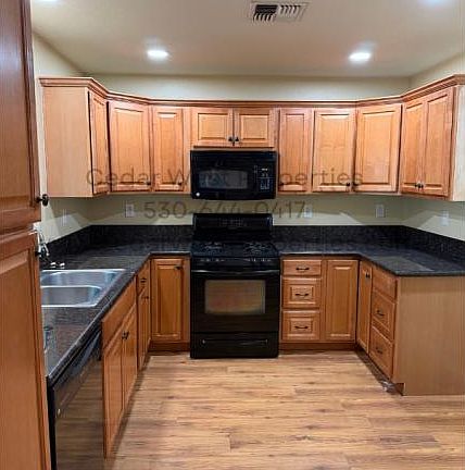 5th image of 2865 Lilac Rd