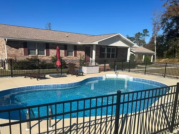 7426 Berry Dr, Grand Ridge, FL 32442