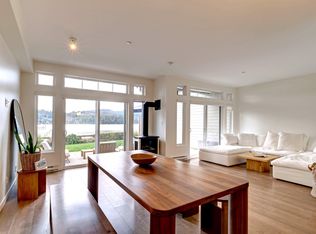 5917 Beachgate Ln, Sechelt, BC V7Z0S3