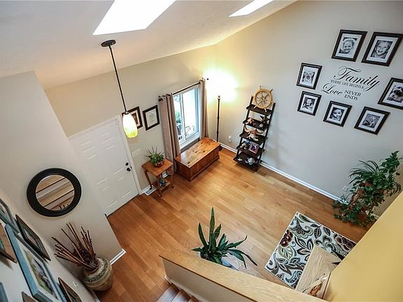 4th image of 6 Dearfield Ct