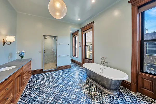 Sold by Compass | media 32