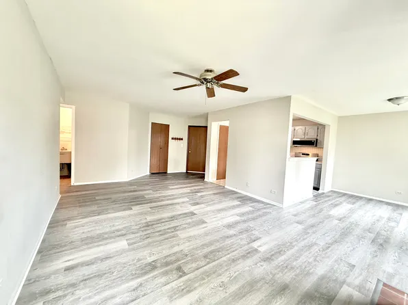601 Hanover Ct, Schaumburg, IL