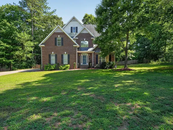 421 Cricket Hearth Rd, Sanford, NC 27330
