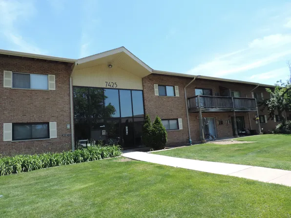 7425 Brookdale Dr #2-202, Darien, IL 60561