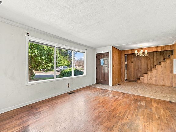 5th image of 3265 Oriole St