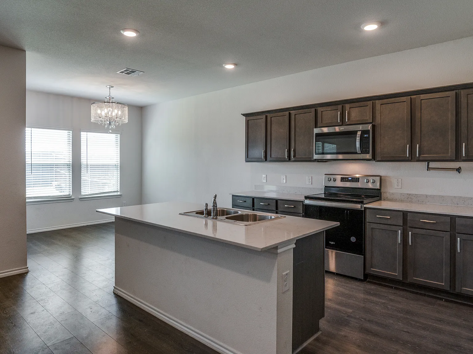 728 Glover Dr — Photo 4