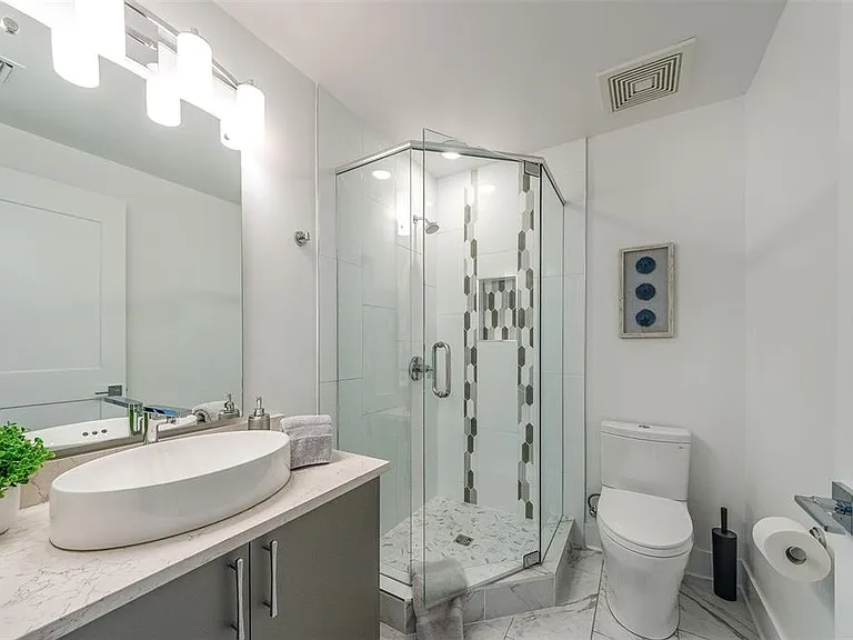 15 Avalon St #401 — Photo 25