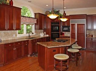 9684 Cobblestone Dr, Clarence, NY 14031
