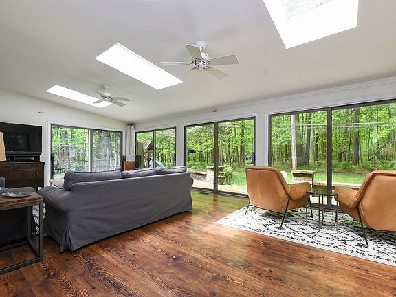 3rd image of 4000 Gregory Dr