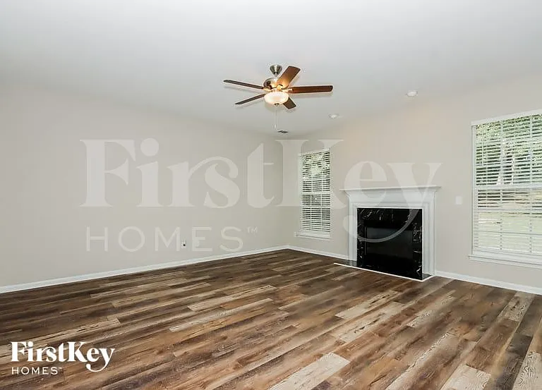 105 Meandering Way Ln — Photo 2