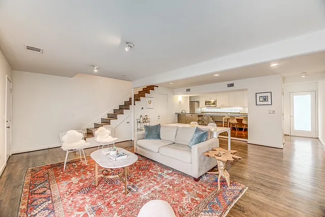 2 bed, 1293 sqft, $3,100 — Photo 3