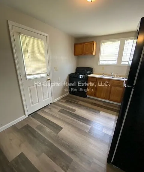 1693 Market St — Photo 11