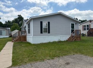 8395 Quill Dr, Fenton, MI 48430