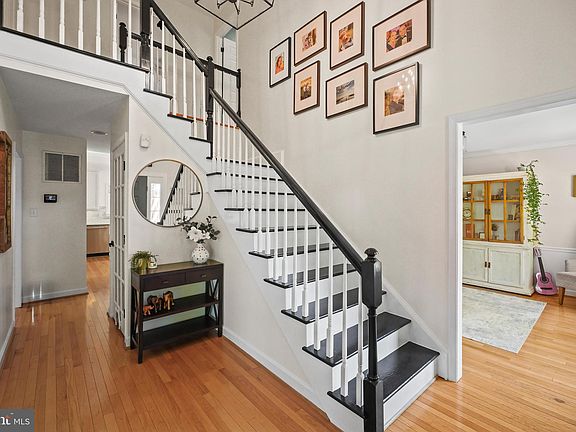4th image of 412 William St NW