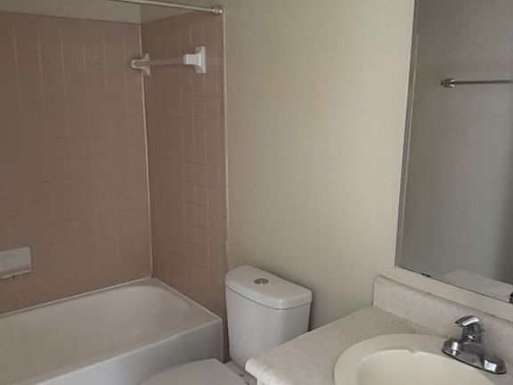 2nd image of 2659B Chateau Ln