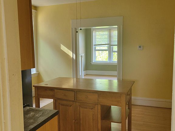 3rd image of 4102 Botanical Ave #A