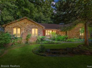 277 Grosse Pines Dr, Rochester Hills, MI 48309