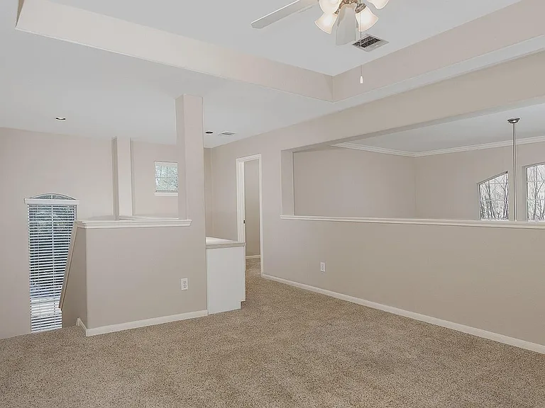 50 E Pipers Green St — Photo 20
