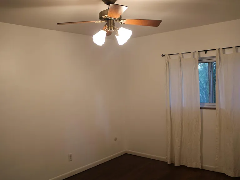323 N Eton St — Photo 9