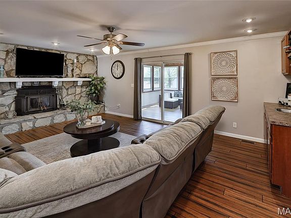 4th image of 1825 Orchard Hill Dr