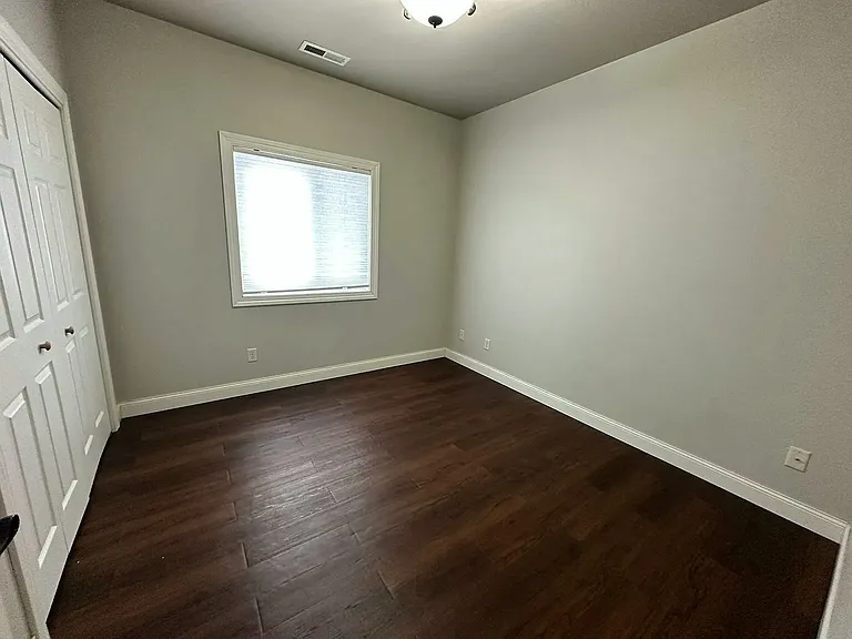 1111 Anamosa St #3 — Photo 7