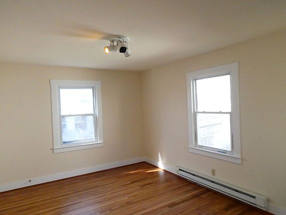 4th image of 902 Rogers St #1W