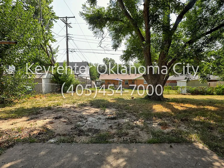 1520 Rowena Ln — Photo 28