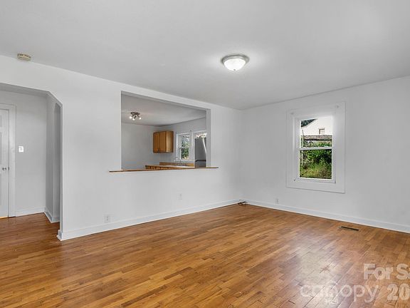 4th image of 3221 1st Avenue Dr SE