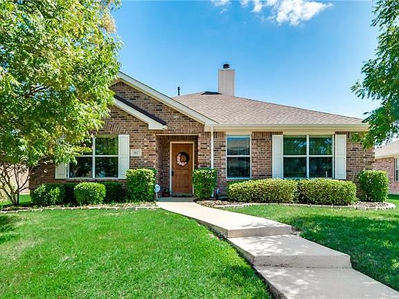 2nd image of 3817 Laurel Crossing Dr