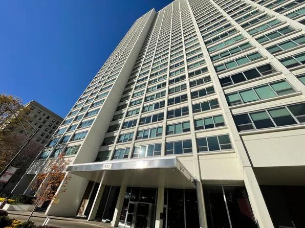 1700 E 56th St APT 1709, Chicago, IL 60637