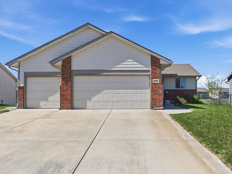 1st image of 1709 N Thoroughbred Cir