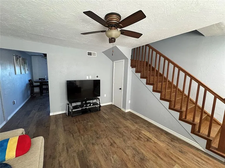 7815 Royal Ln #7815 — Photo 6