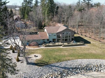 1083 S Lakeshore Rd, Harbor Beach, MI, 48441