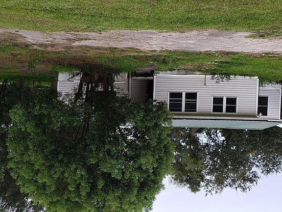 2nd image of 307 Creek Ln