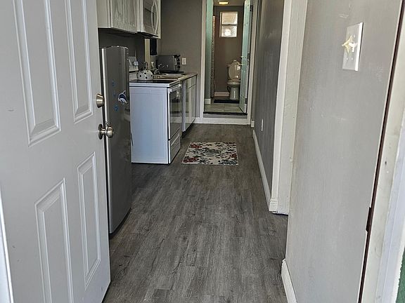 4th image of 2223 22nd Ave S #2