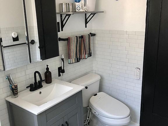 2nd image of 952 N Harper Ave